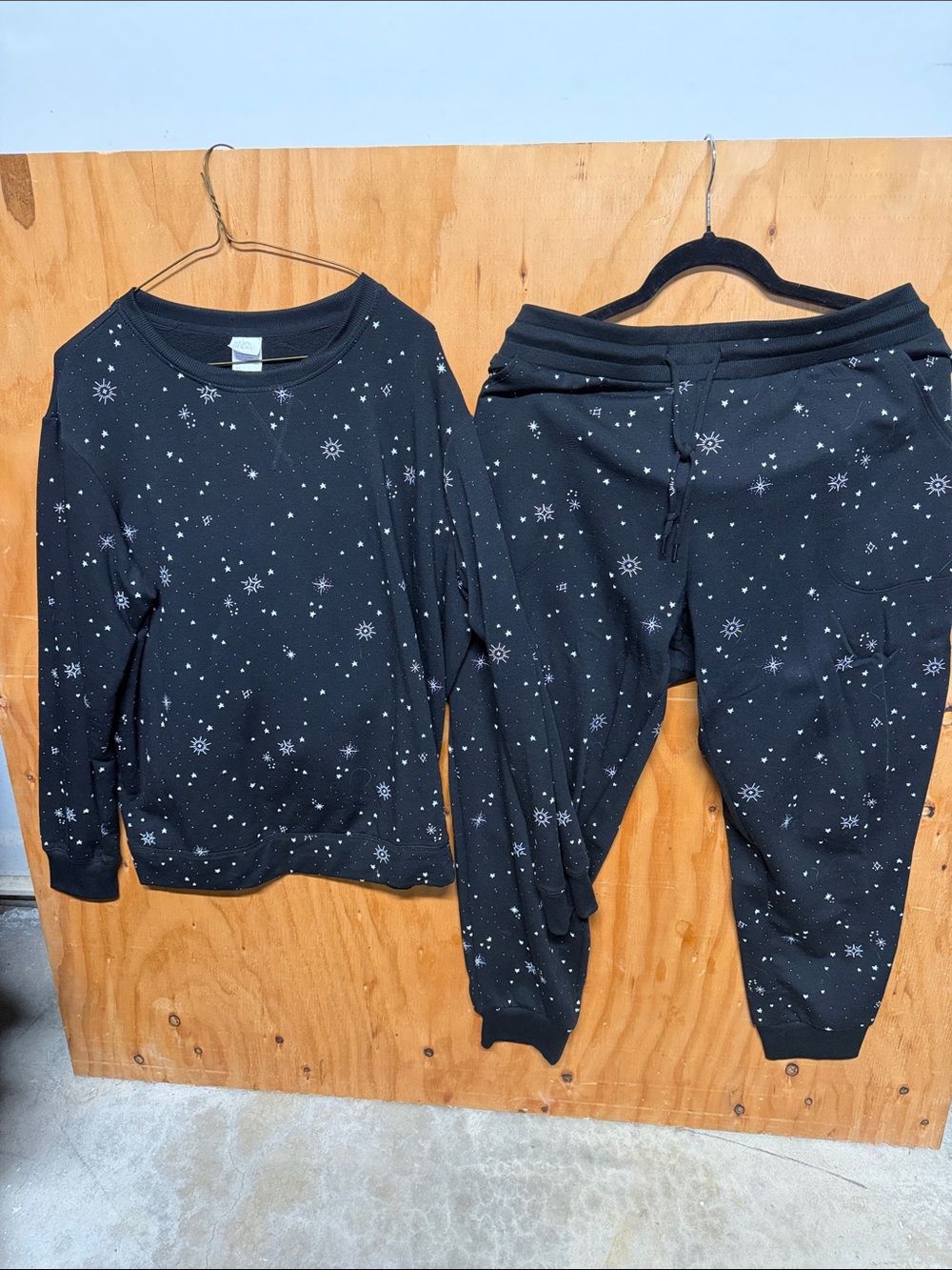stars above Black Snowflake Print Pajama Set